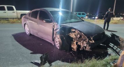 Madre e hijas se estrellan contra poste en avenida Eva Sámano; resultan lesionados | FOTOS