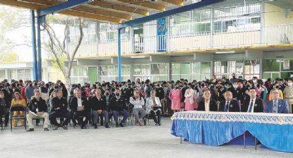 Cumplen 50 años de enseñanza en la Secundaria 5