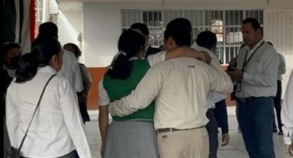 Se desmayan 30 alumnos durante honores en Veracruz; ¿qué les pasó?