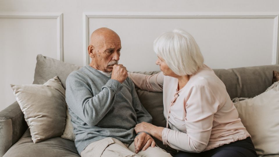 La tos persistente es uno de los síntomas del cáncer de pulmón