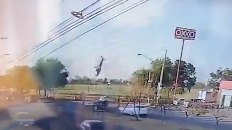 Helicóptero del Secretario de Seguridad de Aguascalientes cae luego de una falla en las hélices.