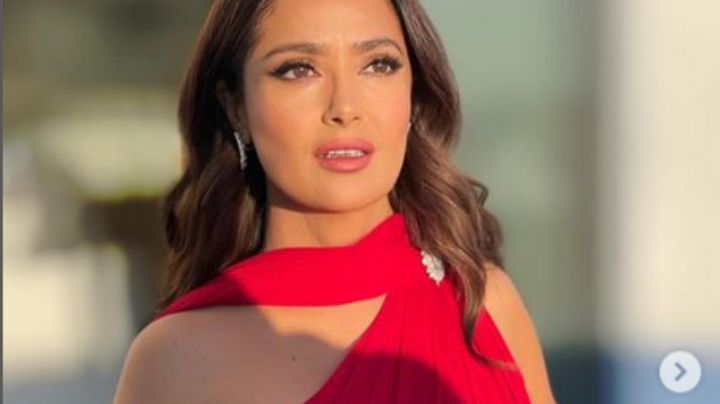 Salma Hayek impacta en Premios GQ con escote que deja poco a la imaginación | FOTOS