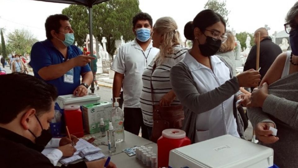 Los deudos le sacaron provecho a la visita al panteón.