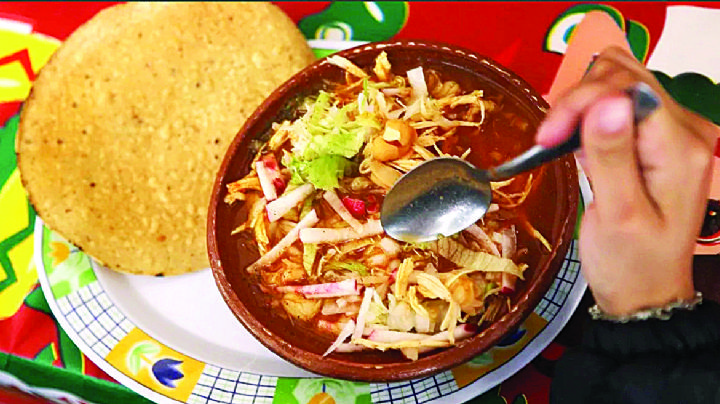 Piden comer sano y evitar alimentarse de más en próximas fiestas