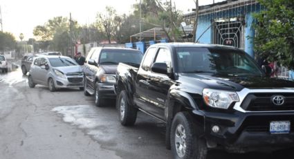 Distracción sale cara: conductor se pasa un alto, choca y proyecta a auto