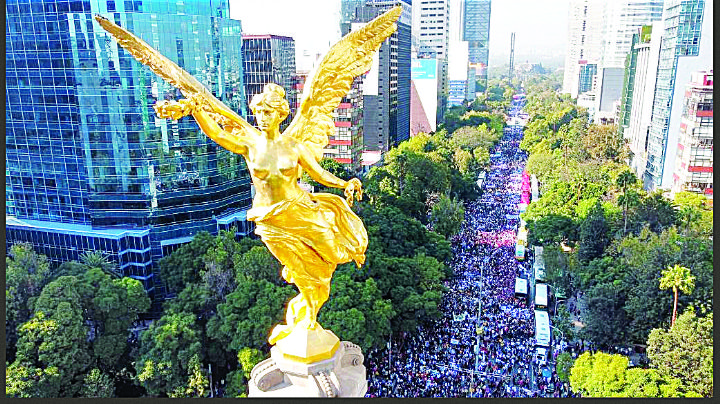 Así vivieron mexicanos la marcha de AMLO del Ángel de la Independencia al Zócalo
