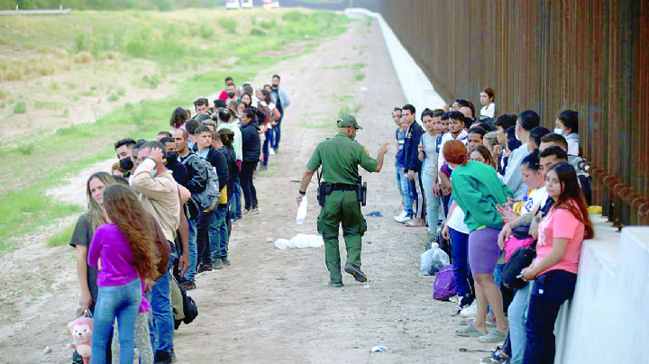 Hay récord en arrestos de migrantes en Estados Unidos en el 2022