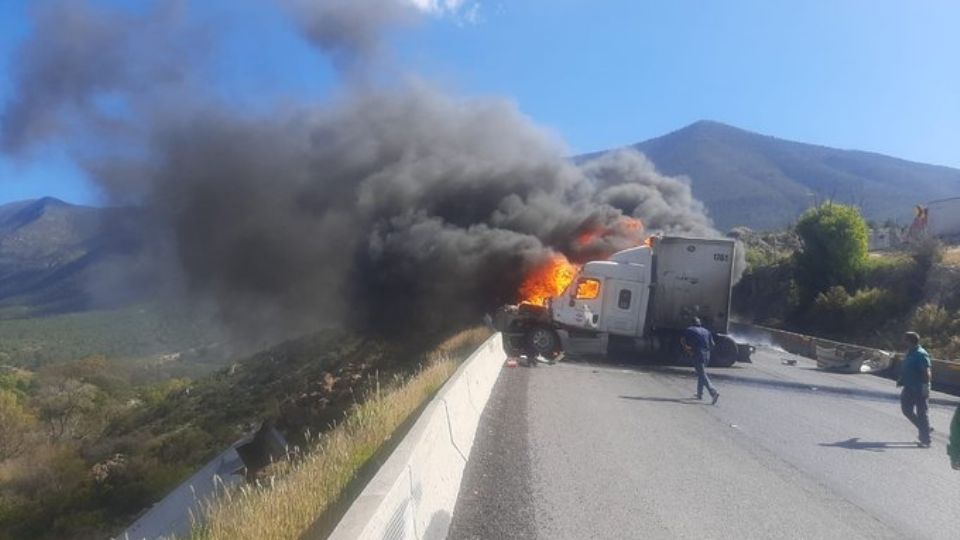 Trailero muere calcinado en Los Chorros