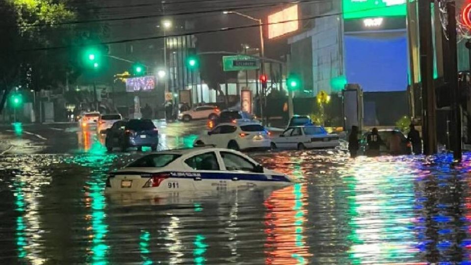 Las fuertes precipitaciones presentadas durante la noche y madrugada en Tijuana dejaron severas afectaciones en las vialidades y la desaparición de tres personas