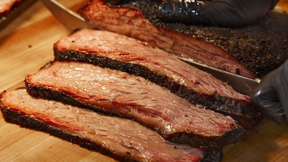 El brisket al horno es un platillo muy sabroso