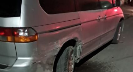 Ebrio choca camioneta estacionada; 'yo no venía manejando', dijo para deslindarse