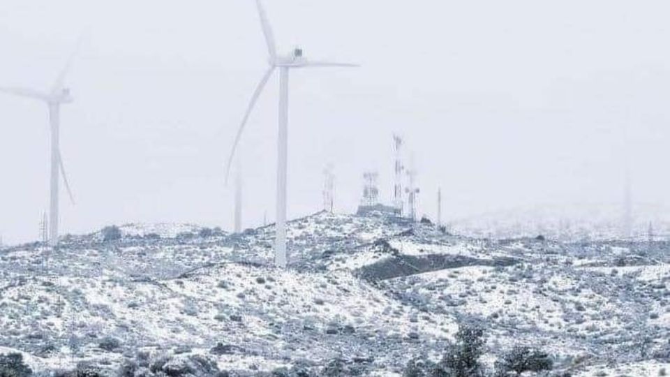 El Hongo y La Rumorosa, en Baja California, lucieron ayer de blanco.