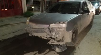 Choca auto que estaba estacionado en sentido contrario; alega no tener la culpa