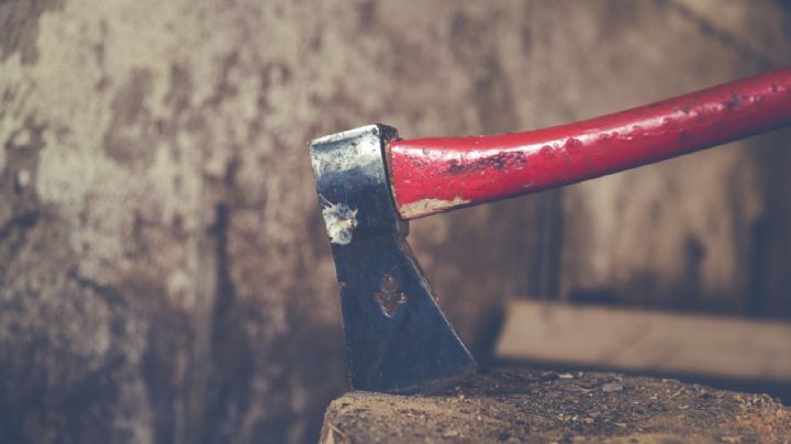 Hombre causa serios destrozos a su casa en Plantation, Laredo, Texas