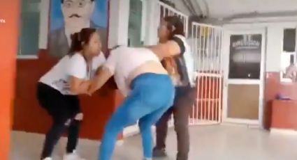 Madres de familia se 'desgreñan' en festival navideño en primaria de Tamaulipas | VIDEO