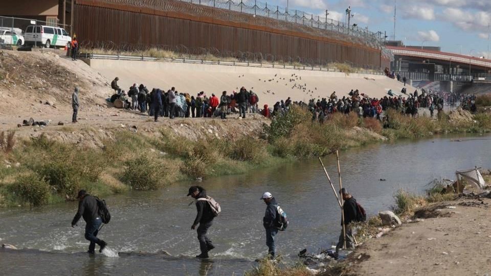 El Paso, Texas, emitió una declaración de emergencia por la ola migrante que afecta la ciudad