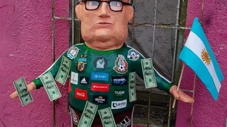 Ya se vende la piñata del 'Tata' Martino para que vaya afinando su puntería