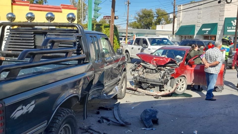 Un aparatoso accidente se registró en Morelos y Perú.