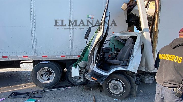 Menor muere aplastado al chocar dos tráileres por alcance en el  Kilómetro 15