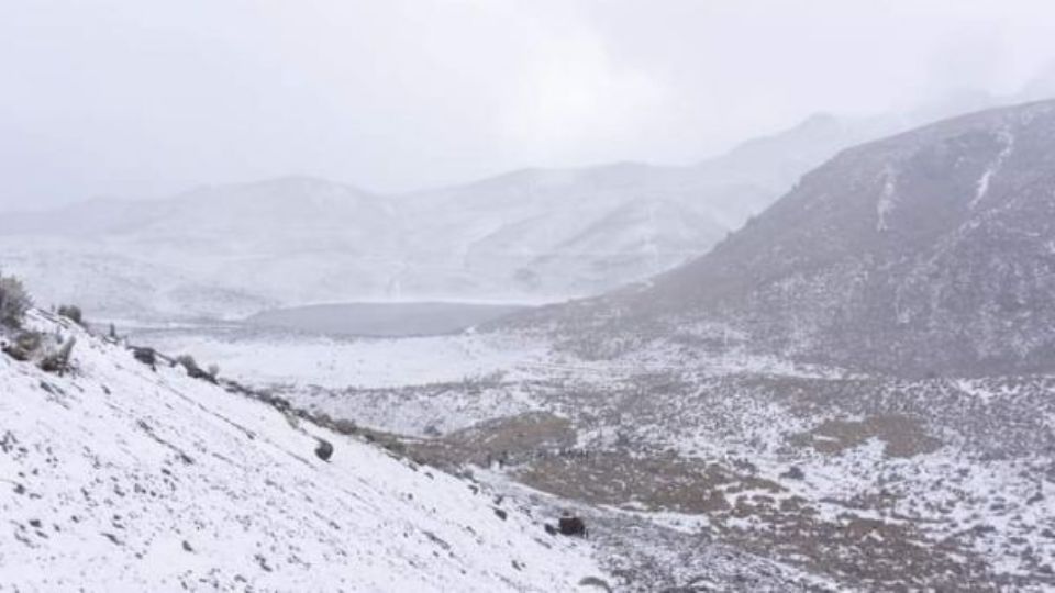 La primera nevada en esta montaña dejó impresionado a más de uno por la belleza de la nieve en el lugar