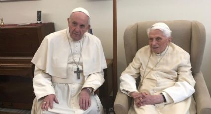 Papa Francisco pide orar por la salud de Benedicto XVI: "está muy enfermo"