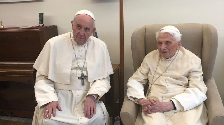 Papa Francisco pide orar por la salud de Benedicto XVI: "está muy enfermo"