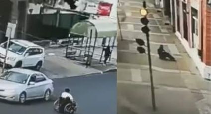 Hombre roba silla de ruedas a discapacitado y escapa con ella | VIDEO