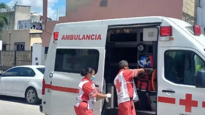 Atropella camión a familia cuando trataba de cruzar la calle; muere niña de cuatro años