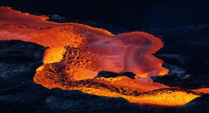 Lava del volcán Mauna Loa se dirige a la autopista más importante de Hawái