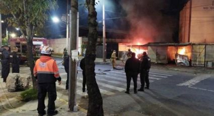 Joven se calcina tras incendiarse su puesto de papas fritas en Iztapalapa