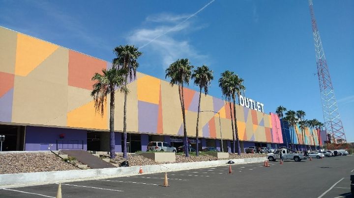 Instalan centro móvil para permisos turísticos I-94 en los Outlet