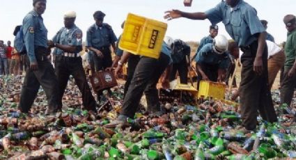 Destruyen más de 3.8 millones de botellas de cerveza en Nigeria