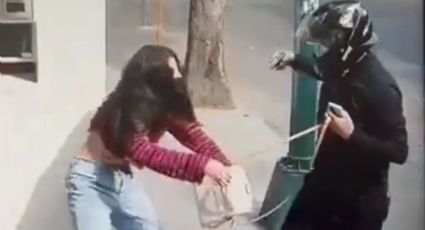 Mujer pelea contra asaltante armado en la CDMX