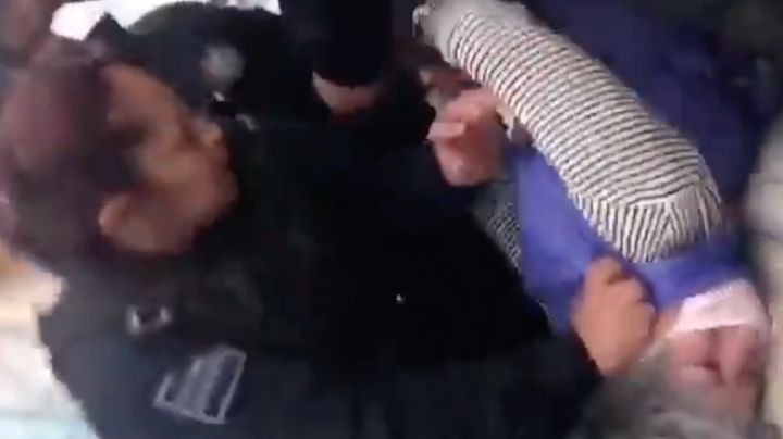 Abuso policial: Policías someten con exceso de fuerza a abuelita en Pachuca