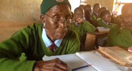 Motivación familiar: Abuelita de 99 años regresa a la escuela con sus nietos