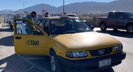 Joven se arroja de taxi en movimiento; chofer había tomado otra ruta