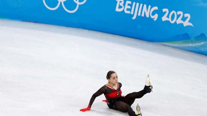 Kamila Valieva, envuelta en polémica, termina su participación fuera del podio
