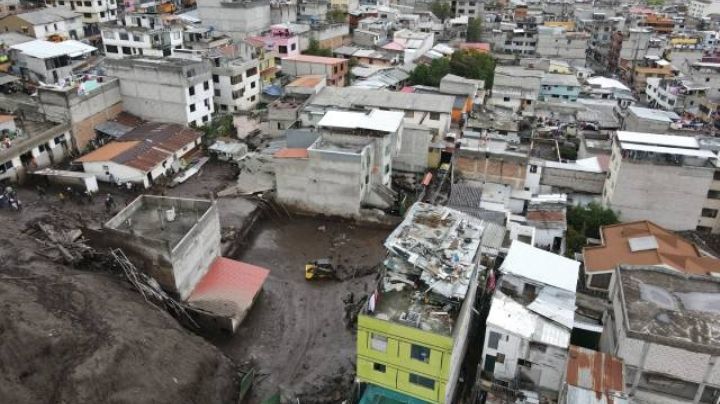 Suman 24 muertos en Ecuador por deslave; declaran tres días de luto