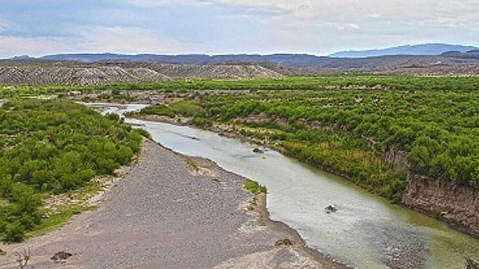 Proyectan desalinizar agua de mar para la frontera