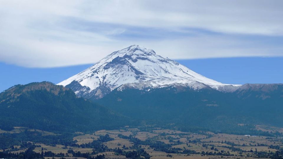 Las exhalaciones del volcán se vieron acompañadas por agua, gases y ceniza la cual, se desplazó hacia el noreste

