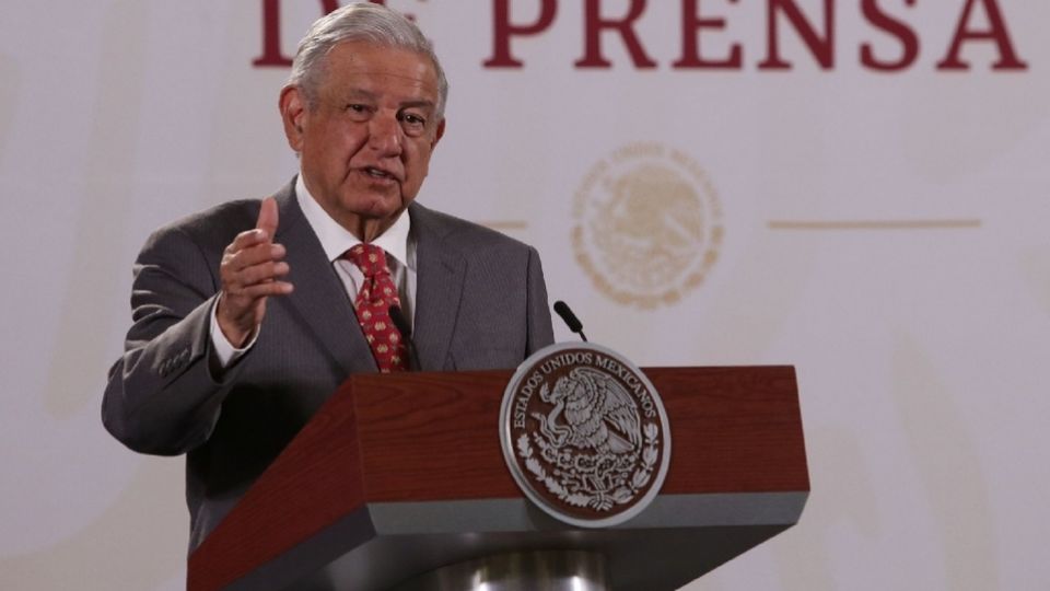 Presidente de México asegura que debe haber una solución pacífica