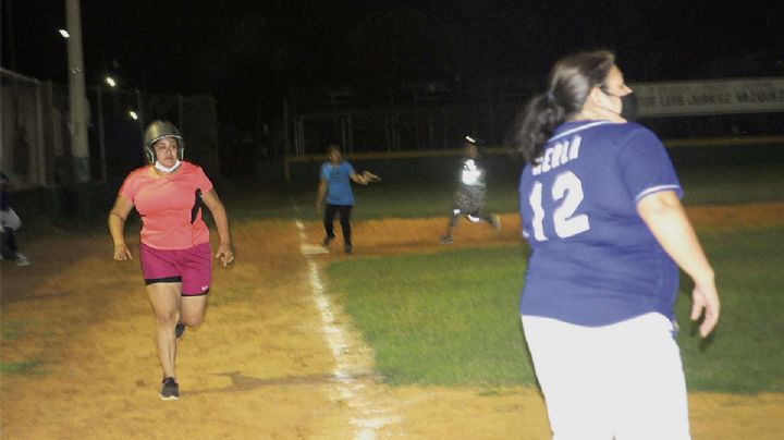 Venadas vapulean a Marlins en la Liga de Softbol Femenil Sertoma