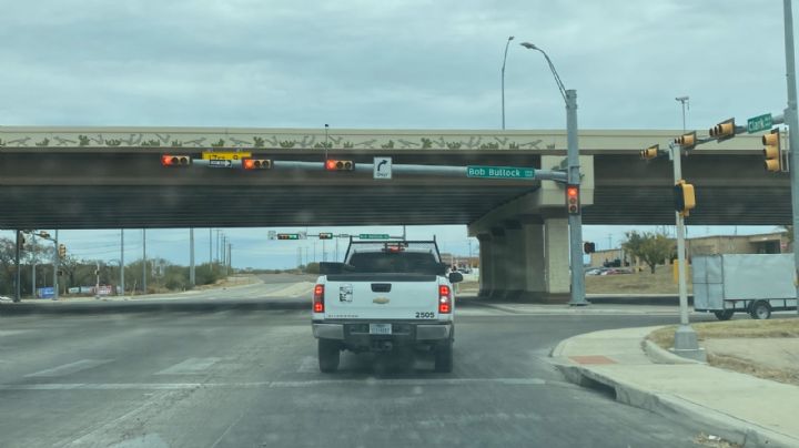Previenen la aparición de hielo negro en las principales vialidades de Laredo Texas
