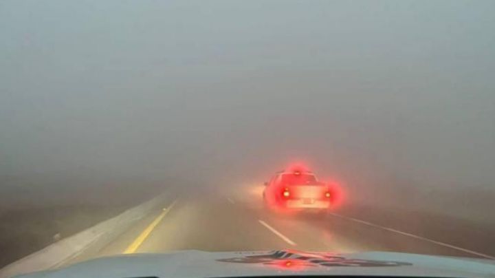 Tráfico lento en la Autopista Saltillo-Monterrey por bancos de niebla y llovizna
