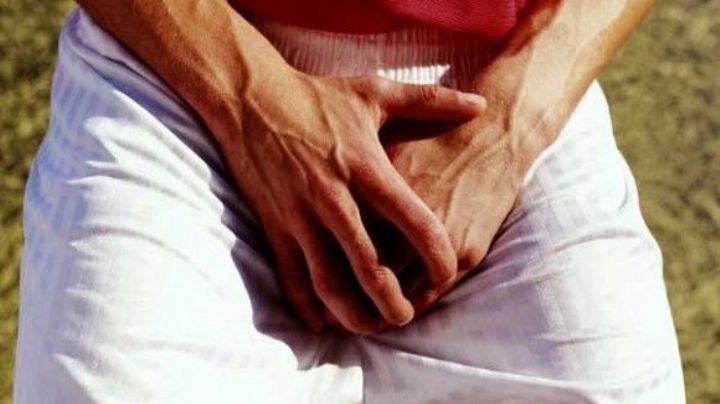 Joven corta su miembro con unas tijeras; estaba drogado