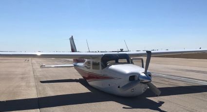 Avioneta aterriza "de panzaso" en aeropuerto de Laredo Texas