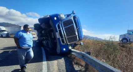 Vientos de 200 kilómetros vuelcan ocho tráileres en Oaxaca