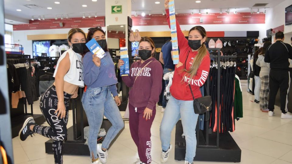 Los neolaredenses se contagiaron de la fiebre del 'conejo malo' y fueron a comprar sus boletos a conocida tienda deportiva