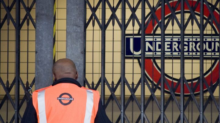 Huelga de trabajadores en Metro de Londres pone en jaque al transporte público
