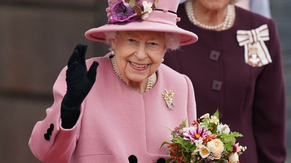 Este martes los medios de Gran Bretaña han dejado saber que la reina se encuentra estable